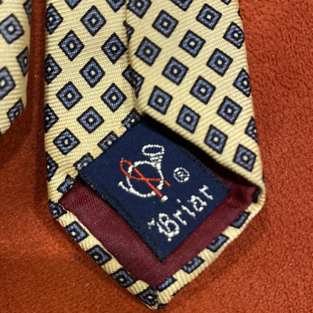 EUC Briar silk tie